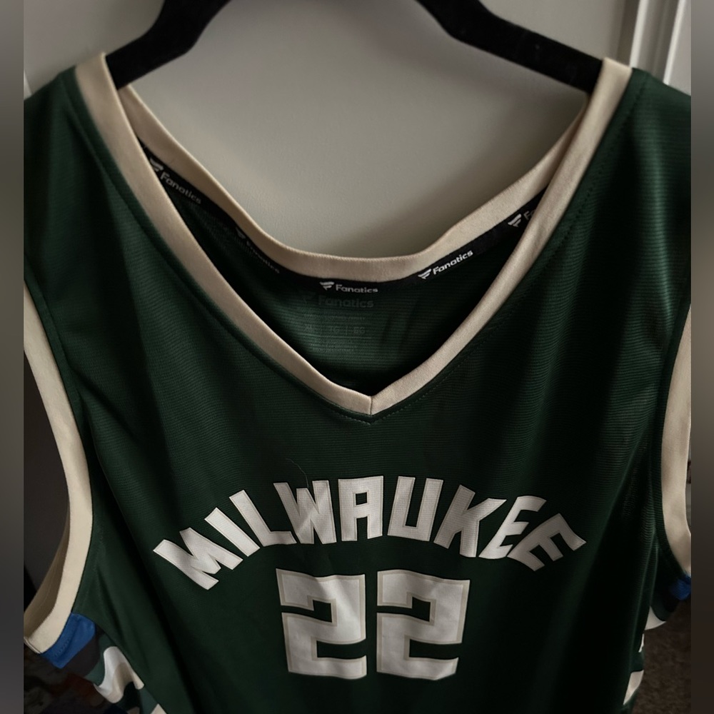 Green Milwaukee Bucks Jersey - Size XL